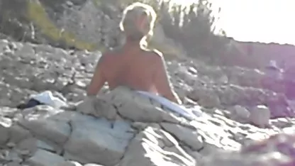 Two Kratsovka in stockings gently fuck with a guy