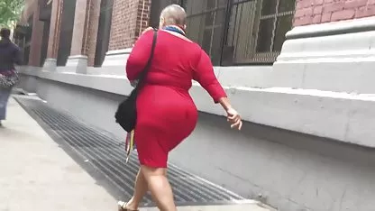 Black guys generously feed two whores with fucks