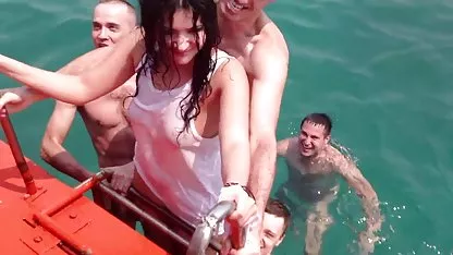 A young girl invited her boyfriend to have sex