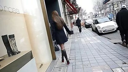 On the medical examination blonde jerked pussy